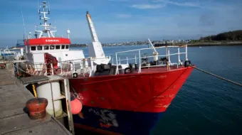 Bateau de pêche au port