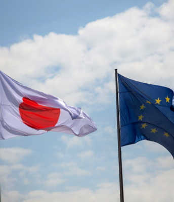drapeau européen et drapeau japonais