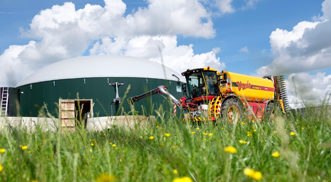 BioEconomie  image d'une usine de methanisation fleurs methaniseur agroequipement